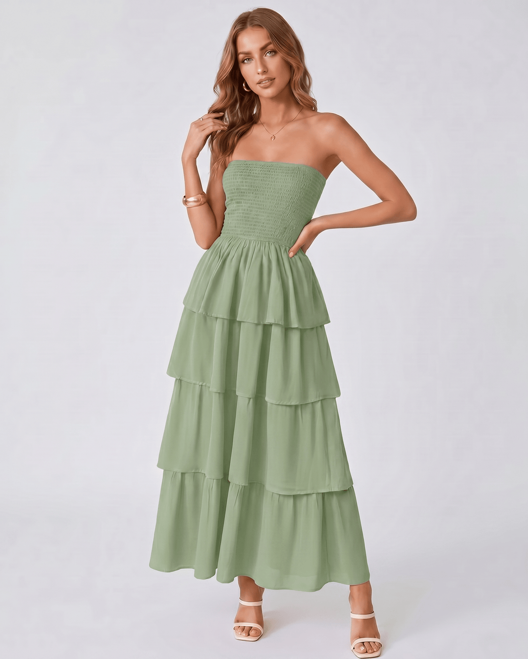Vestido Solenne elegante, maxi sin tirantes. Con volantes, para una celebración de verano fluida.