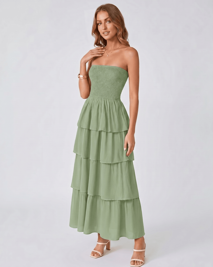 Vestido maxi Solenne, volantes, estilo sin tirantes. Elegancia y frescura para fiestas de verano.