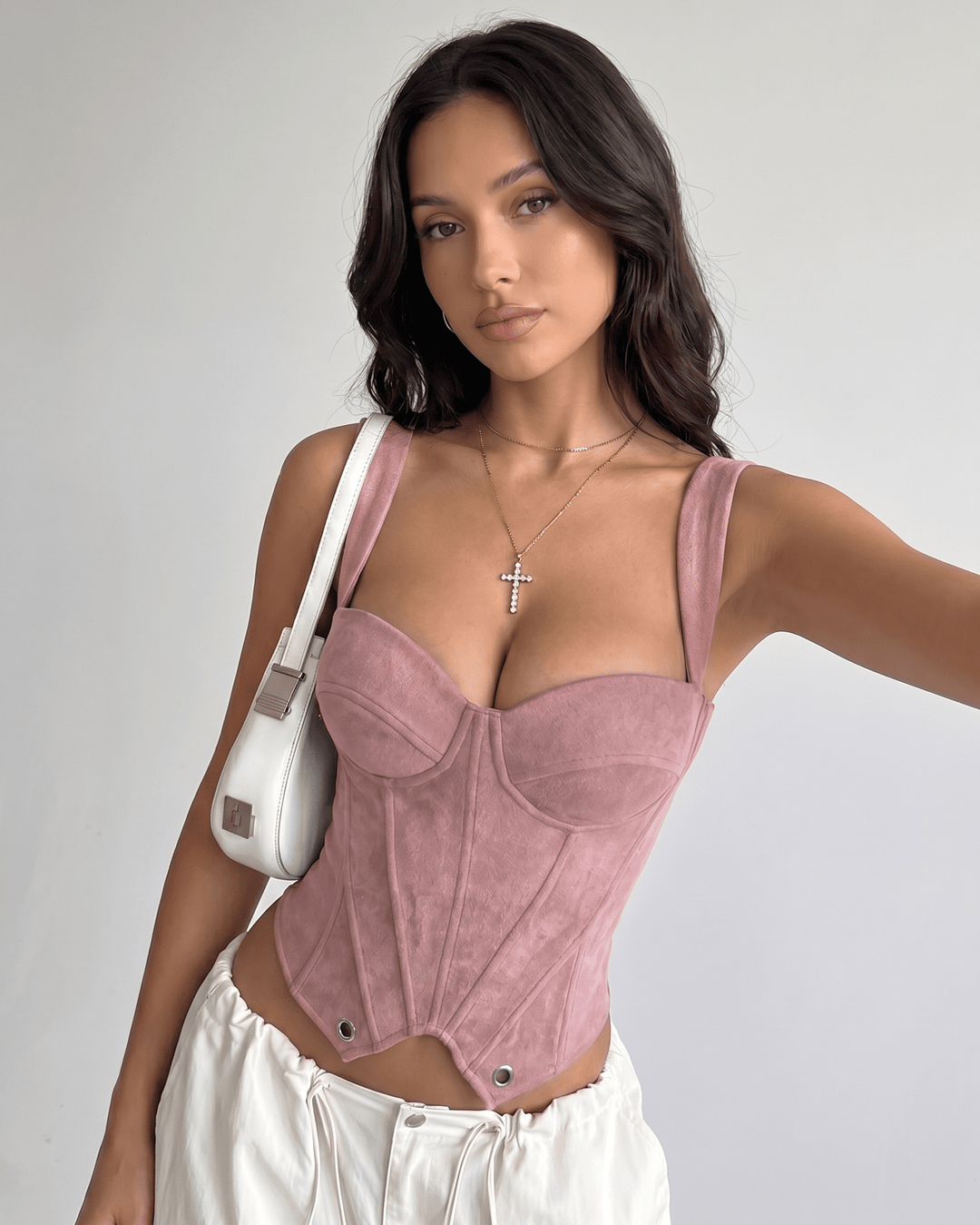 Top corset moderno para mujer, con estructura que realza el estilo.