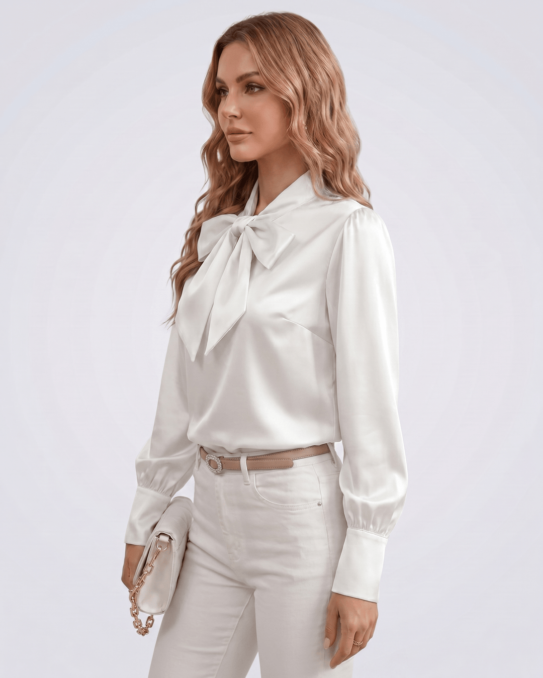 Blusa de oficina para mujer, cuello de lazo y mangas largas. Un básico elegante y moderno.
