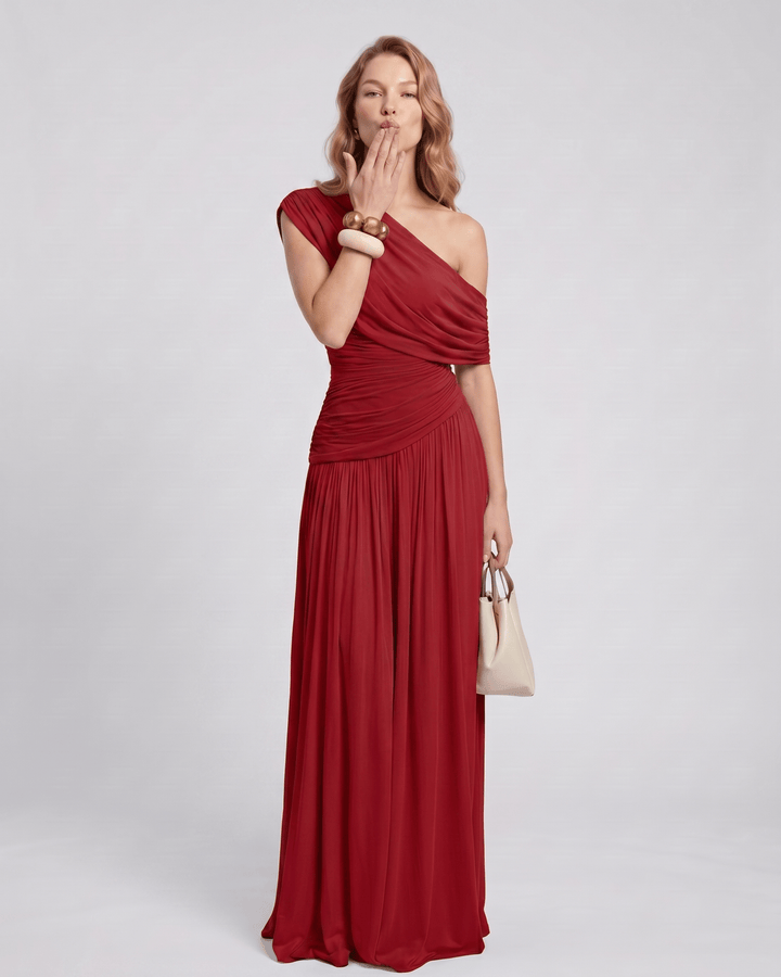 Vestido de fiesta elegante, corte maxi asimétrico, diseño sin mangas con fruncido.