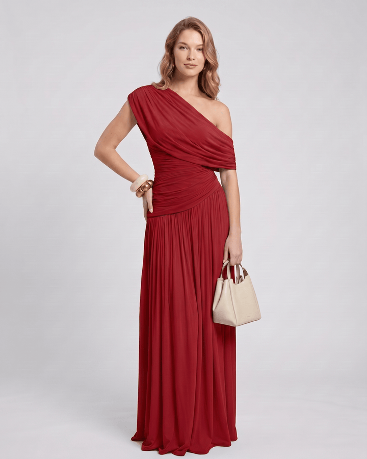 Vestido para boda, asimétrico y elegante, estilo maxi, sin mangas, detalle fruncido.