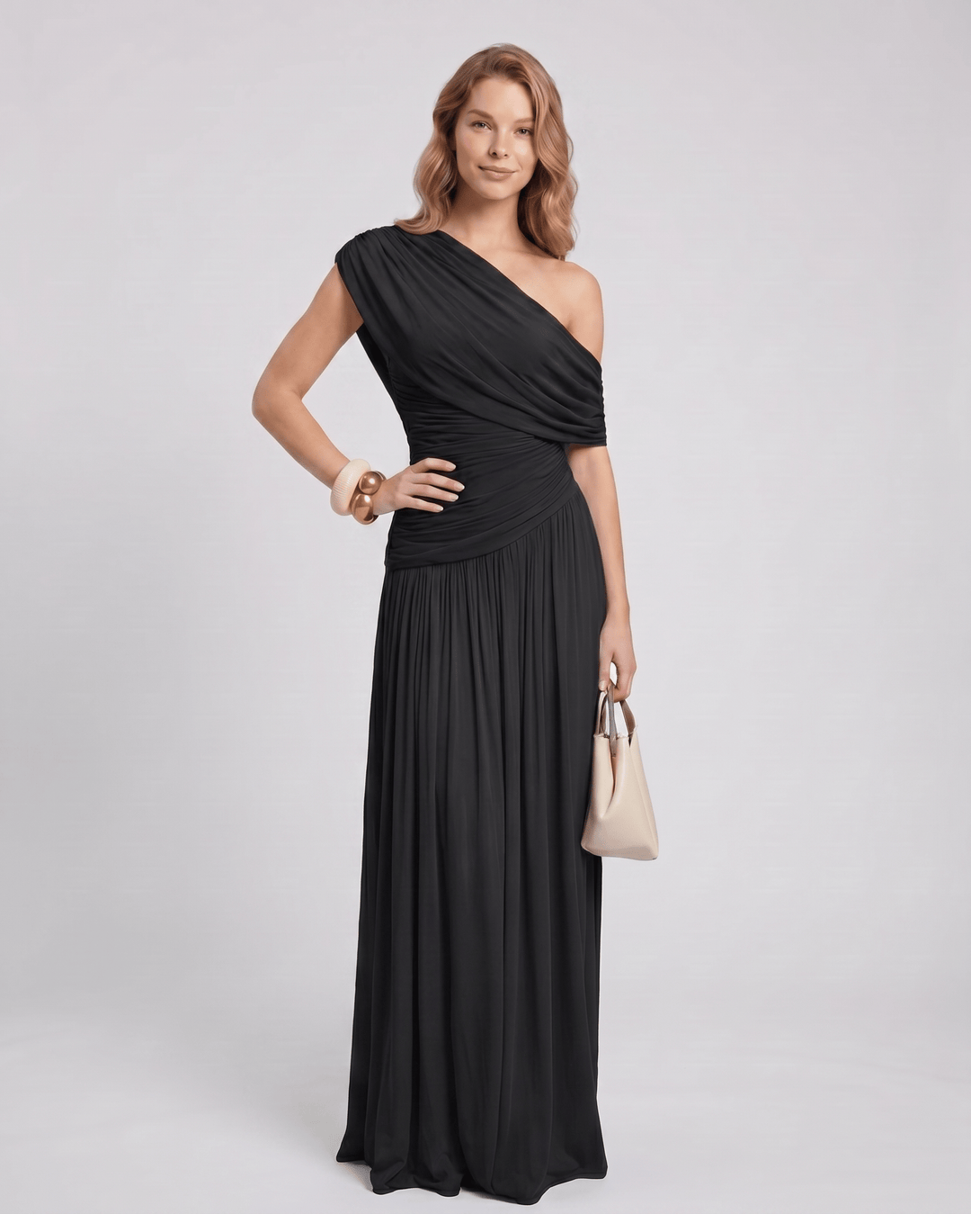 Ropa de mujer: vestido maxi asimétrico sin mangas, fruncido, elegante de noche.