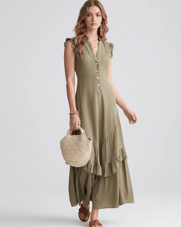 Moda de verano: vestido largo de mujer con volantes fluidos y escote en V. Vestido maxi.