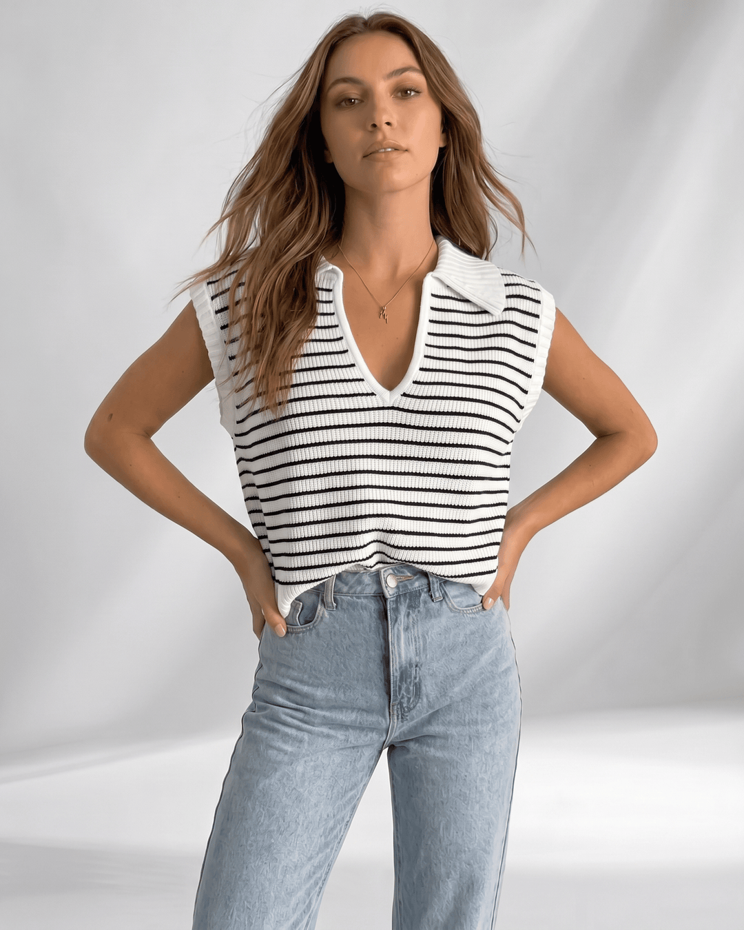 Camiseta casual de rayas para mujer, manga corta. Tendencia de moda y confort diario.