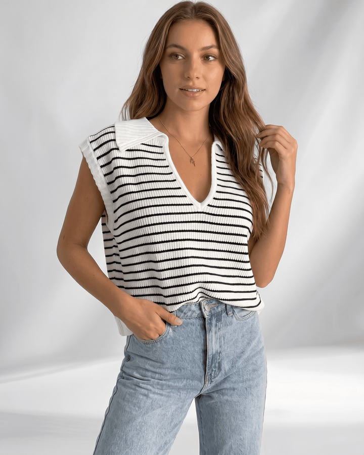 Camiseta Solvane de mujer, rayas bicolor, cuello V. Un básico moderno para el verano.