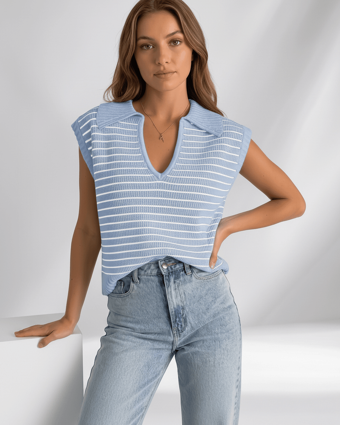 Moda de primavera: Camiseta de rayas para mujer, manga corta. Elegancia y comodidad.