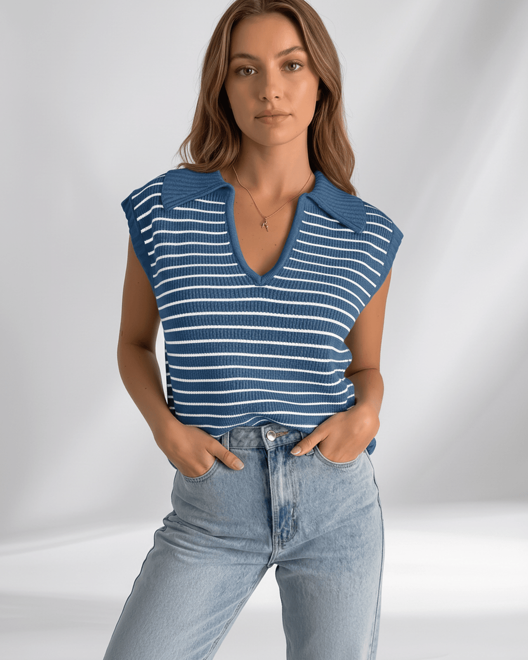 Tendencia femenina: Camiseta de rayas, manga corta. Ideal para combinar en primavera y verano.