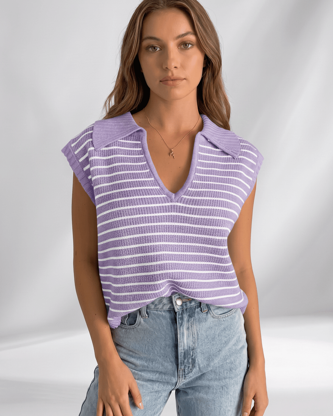 Camiseta Solvane, rayas y cuello V. Un básico de moda femenina para el verano.