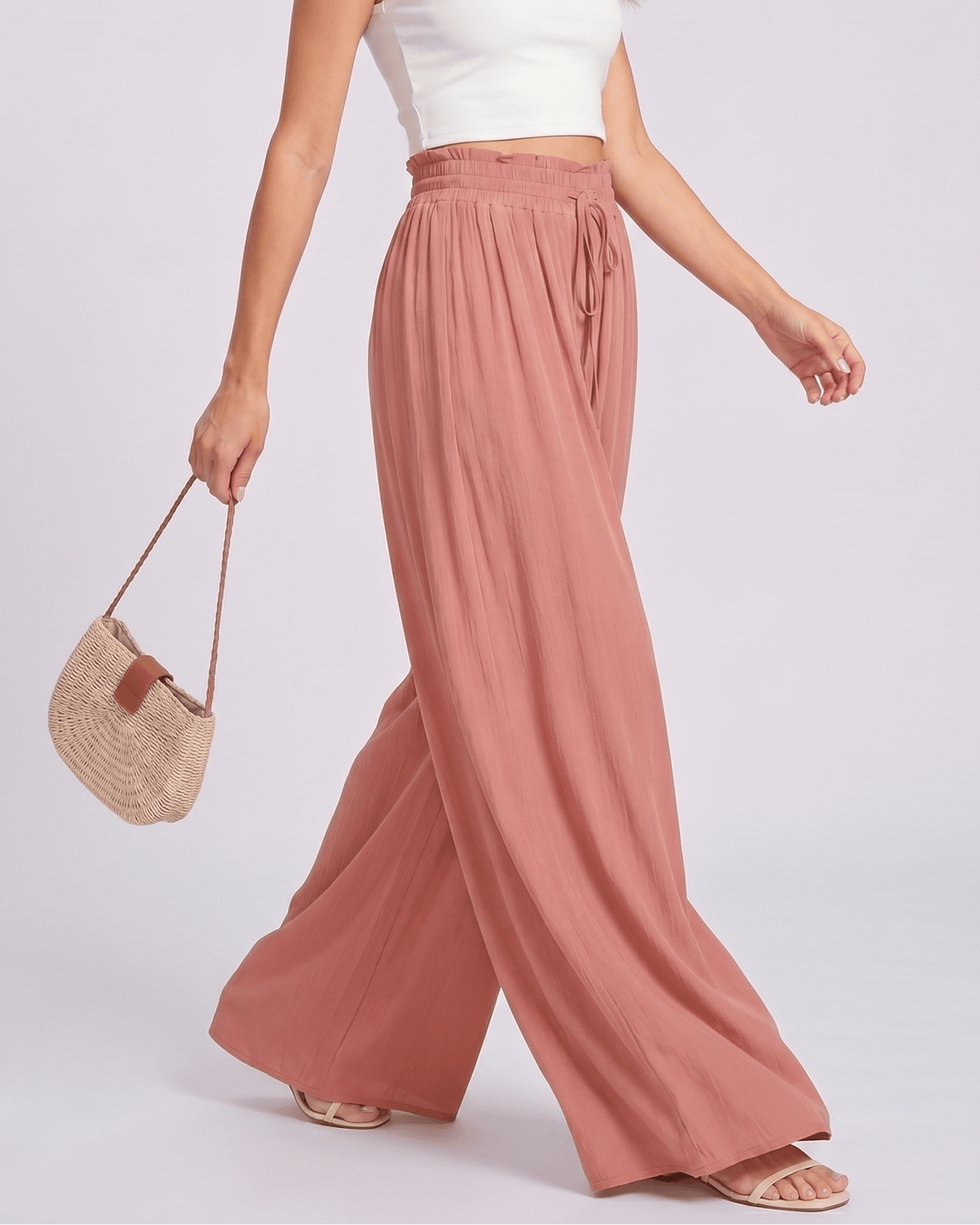 Estilo veraniego con pantalones Selene de mujer, cintura alta, pierna ancha, tejido fluido.