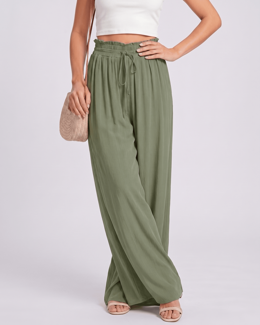 Moda de verano: pantalones Selene de mujer, pierna ancha, cintura alta, look casual.