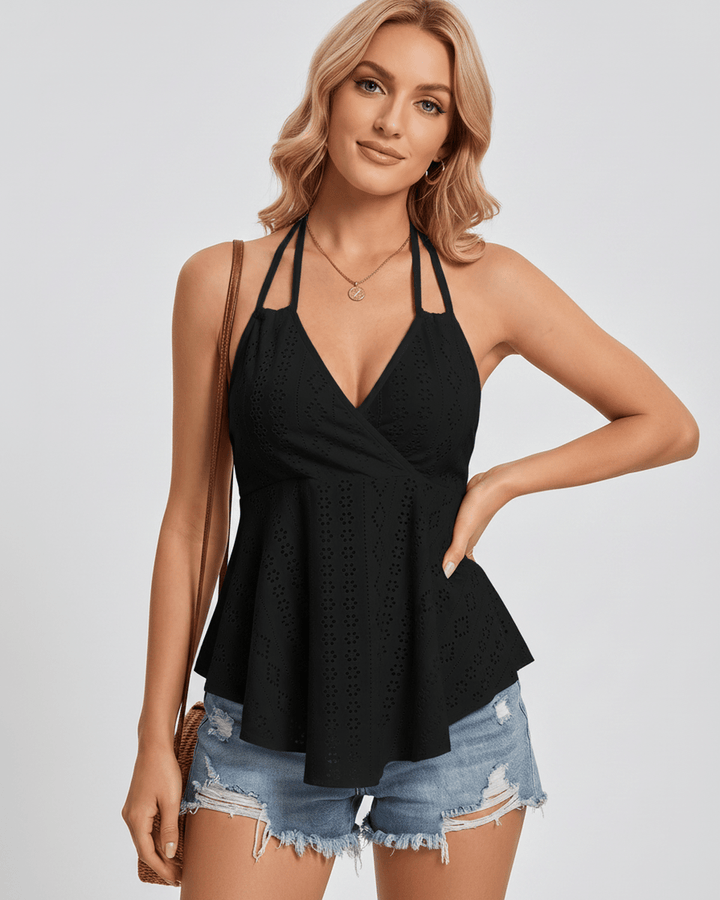 Top de mujer con diseño halter, fluido y ligero, ideal para un look de playa.
