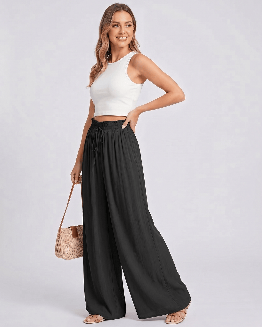 Look de verano con pantalones Selene de mujer, cintura alta, pierna ancha, estilo casual.