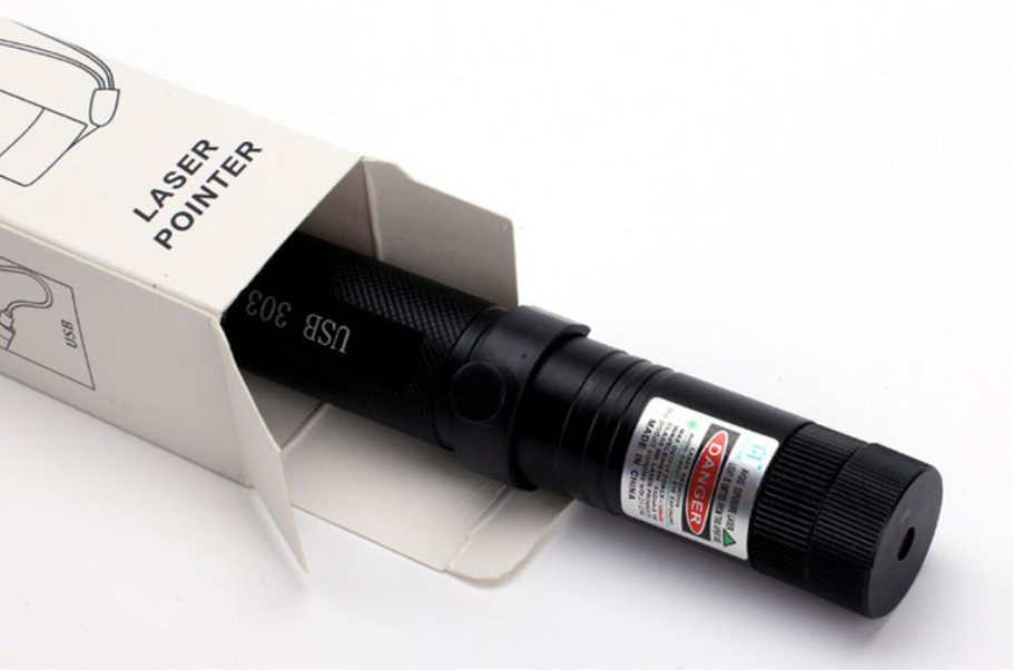 Linterna láser de aventura, recargable USB, con puntero de largo alcance para exploración.