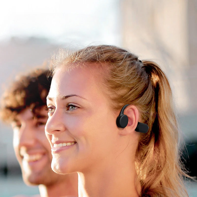 Auriculares deportivos de conducción ósea, diseñados para máxima comodidad y rendimiento en ejercicio.