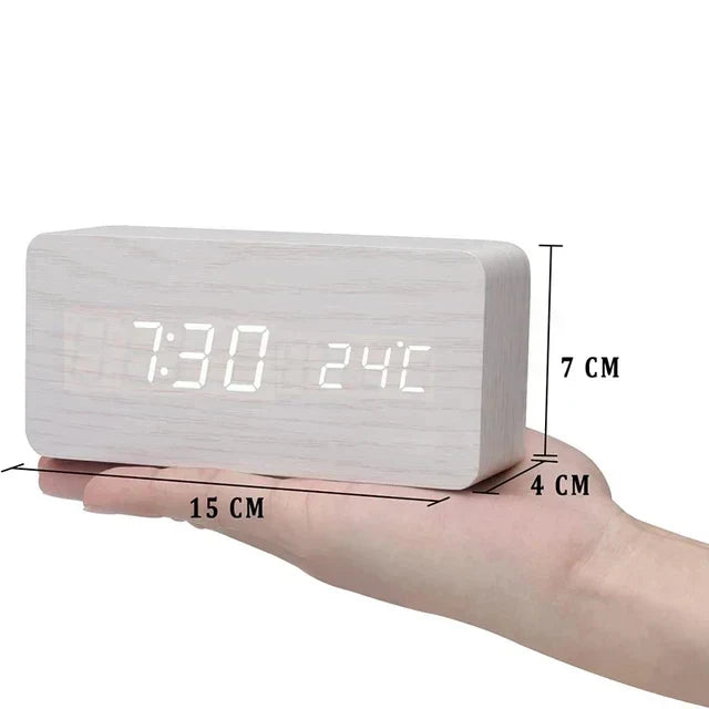 Reloj despertador digital LED de madera, con funciones de control por voz y temperatura ambiente.