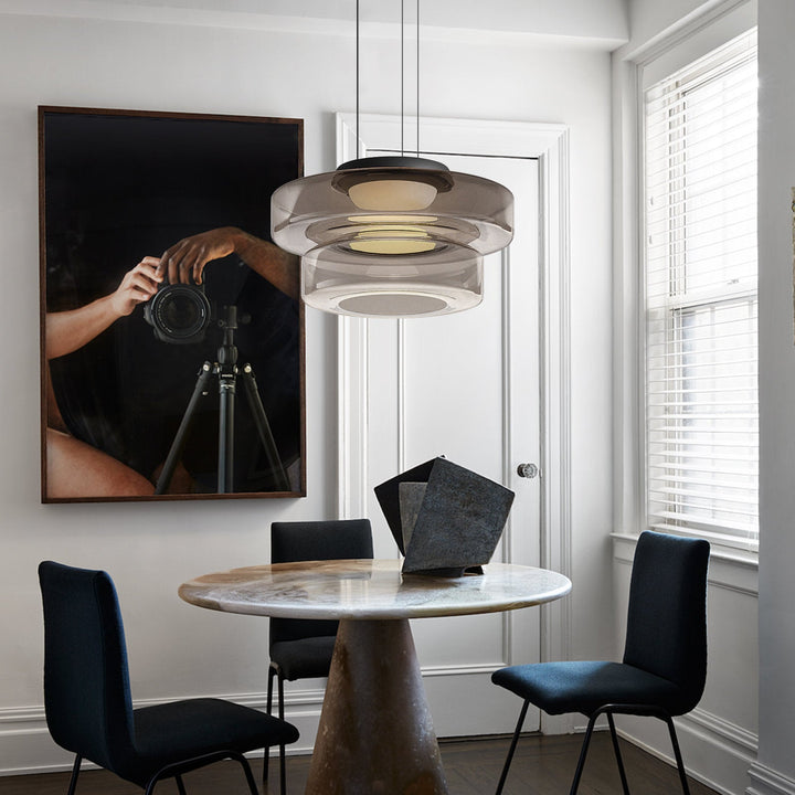 Luz cálida de lámpara colgante minimalista, decoración nórdica para el hogar.
