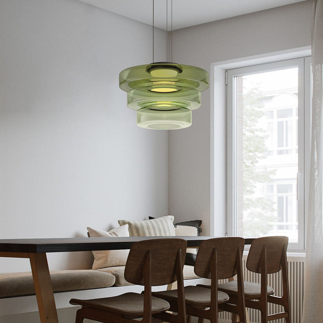 Estilo nórdico: lámpara de techo colgante, iluminación moderna y acogedora.