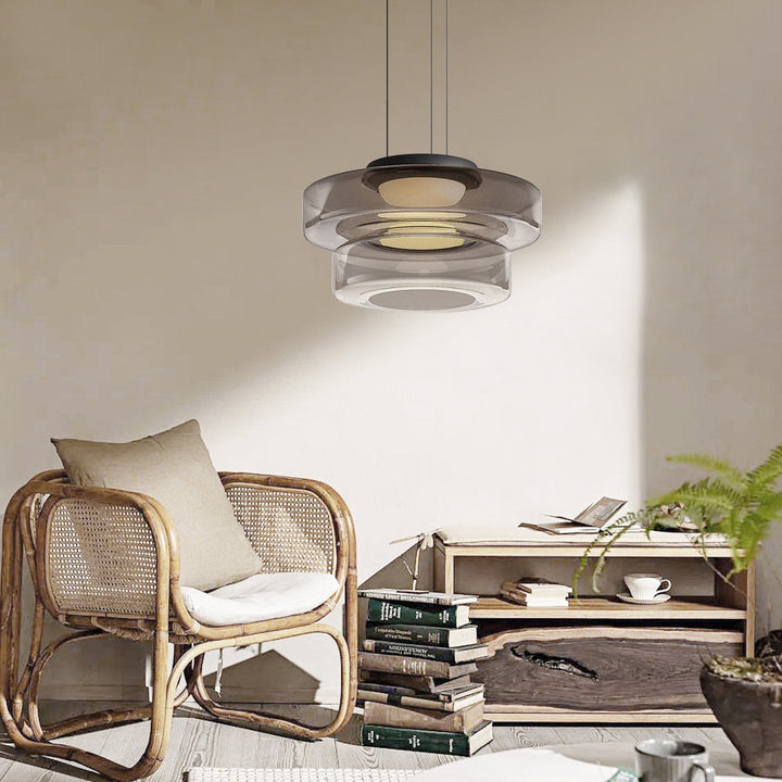 Lámpara regulable estilo Bauhaus, perfecta para iluminación interior moderna.