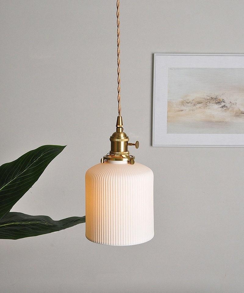 Lámpara de cerámica blanca con luz LED, estilo japonés y diseño moderno, ideal para decoración del hogar.