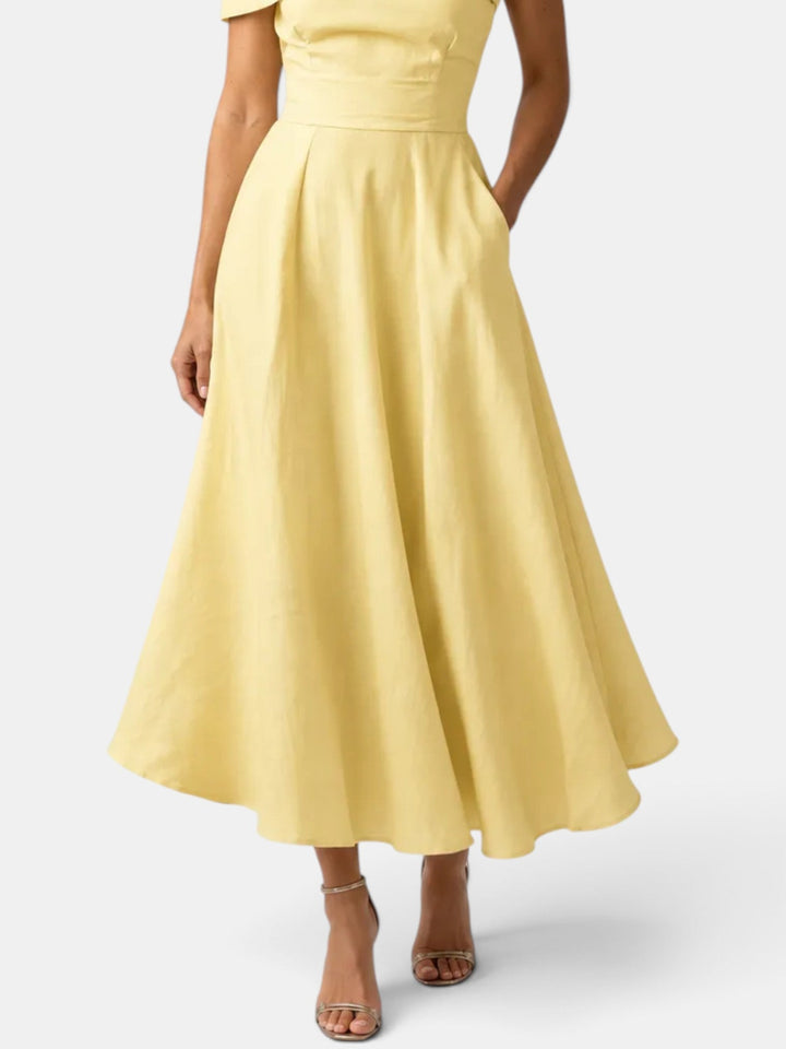 Ropa de mujer: Vestido largo amarillo asimétrico y elegante para invitada de boda. Moda ideal para ocasiones especiales.