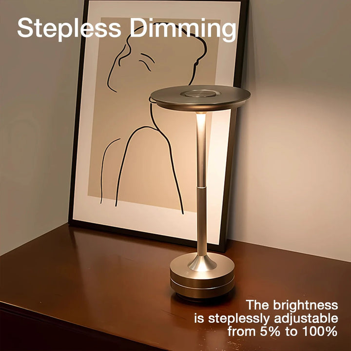 Lámpara de mesa negra inalámbrica táctil. Diseño nórdico minimalista, luz LED ajustable para crear ambiente.