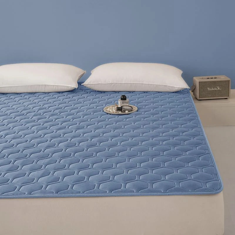 Protector de colchón transpirable para mayor comodidad y noches frescas en tu cama.