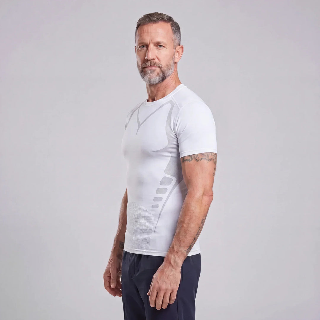 Detalle tejido camiseta de compresión iónica para hombre, material elástico de alto rendimiento.