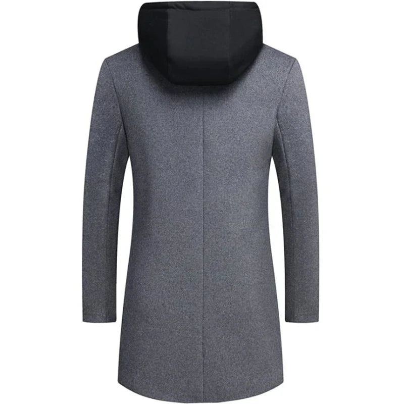 Chaqueta hombre casual con doble cierre (botones y cremallera). Versátil y elegante para moda masculina de entretiempo.