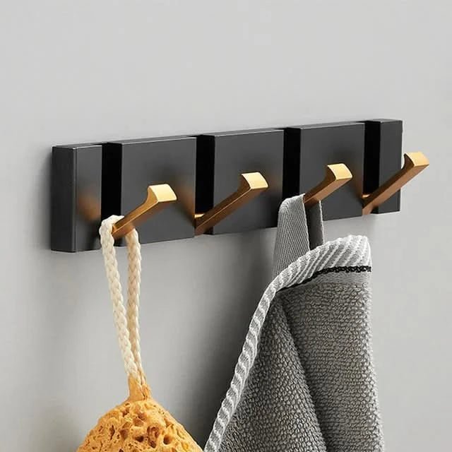 Gancho plegable negro. Ideal para organización de espacios minimalistas.