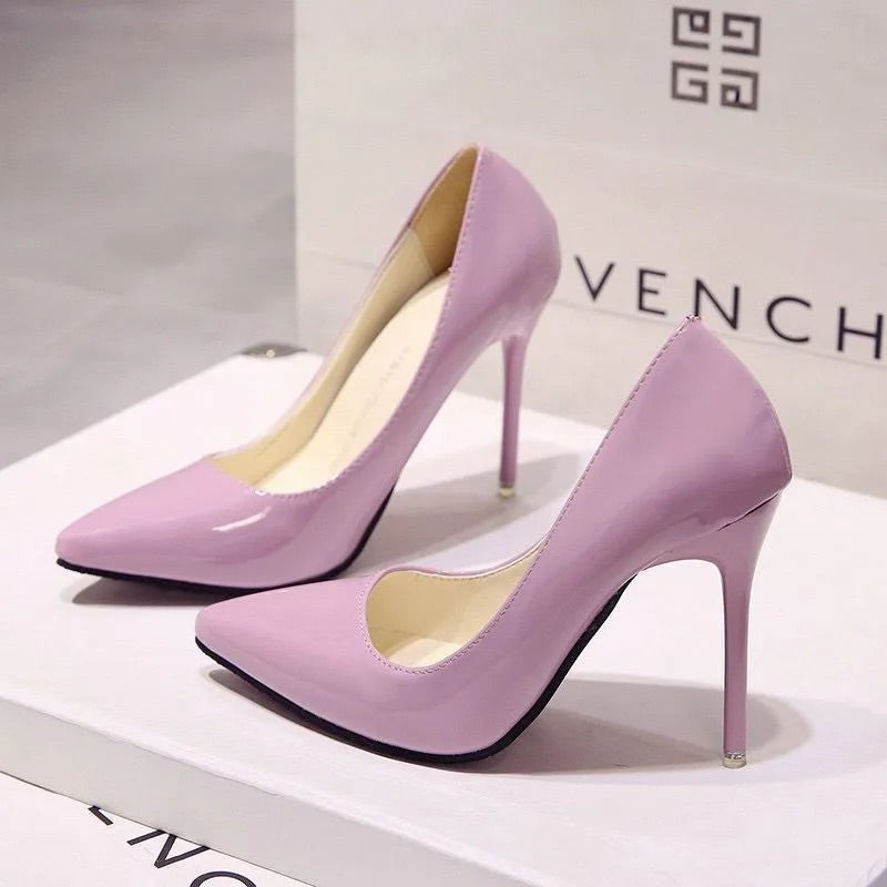 Stilettos tacón alto, laterales descubiertos, cómodos y sofisticados para cualquier evento o fiesta.