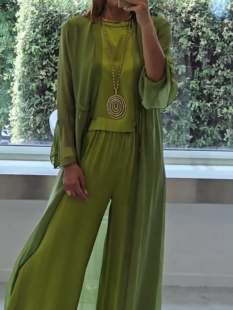 Conjunto de vestir para mujer: top con capa y pantalón ancho. Diseño fluido y cómodo, perfecto para ocasiones o casual.