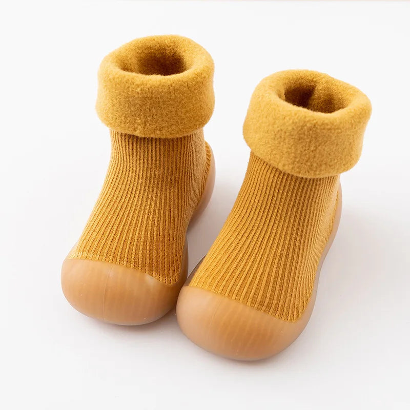 Permite a los niños explorar con seguridad, calcetines-zapatos antideslizantes para gatear y andar.