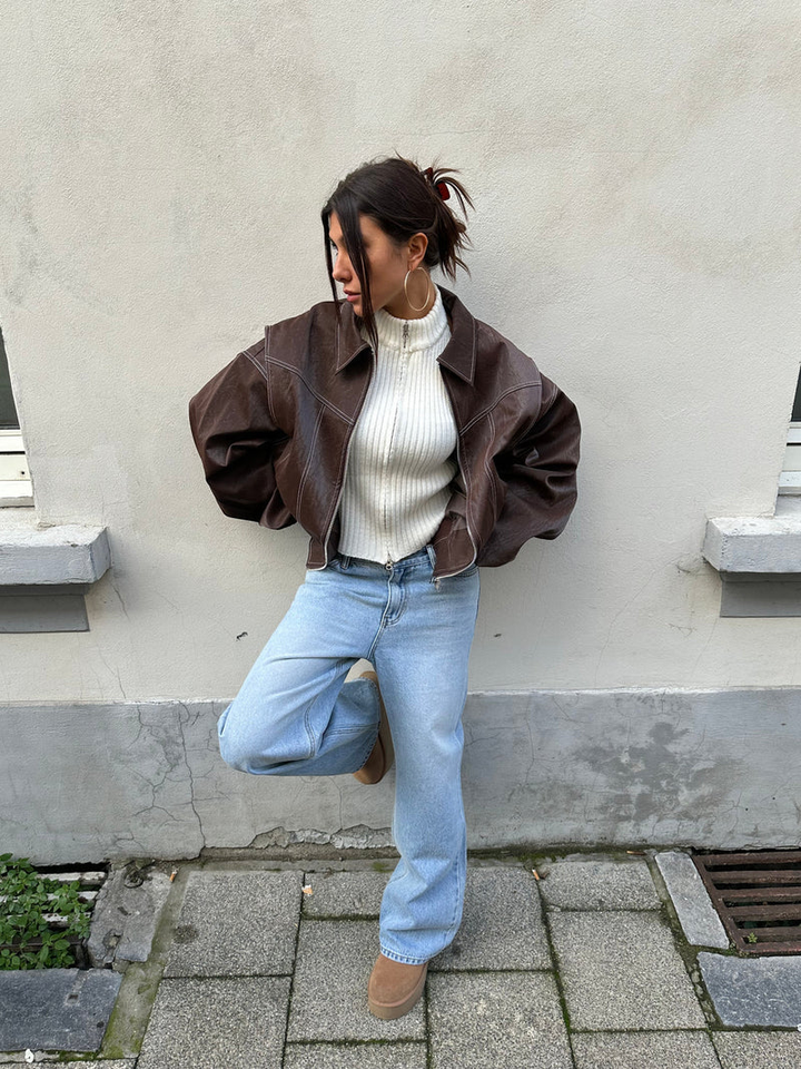Estilo casual: chaqueta oversize de contraste para mujer, moda y confort en outwear.