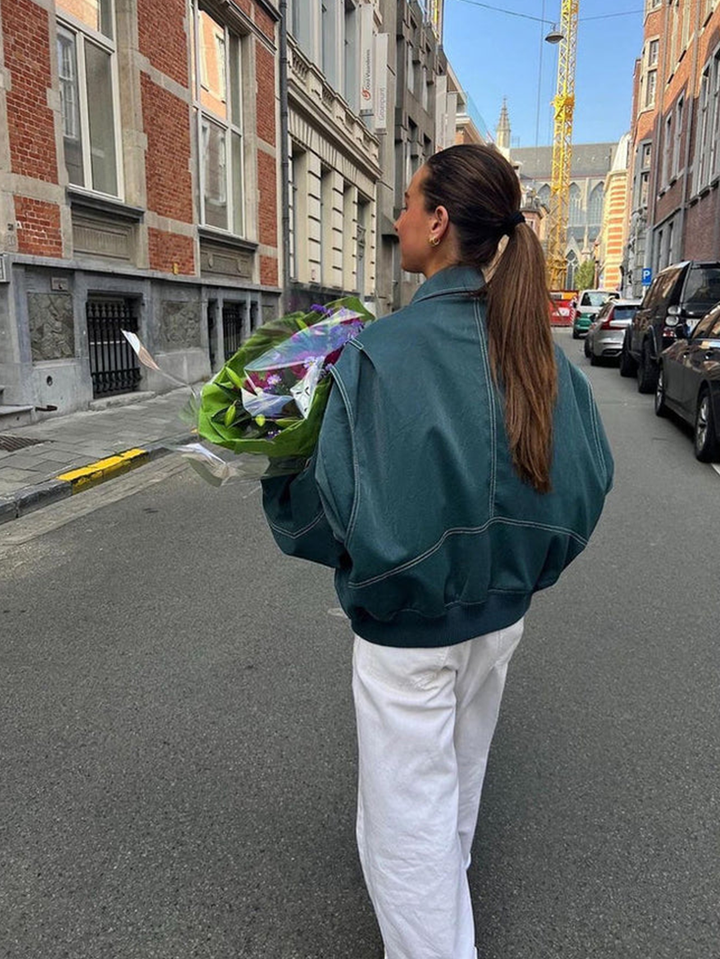 Chaqueta de mujer oversize, combinación de colores para un estilo moderno de primavera.