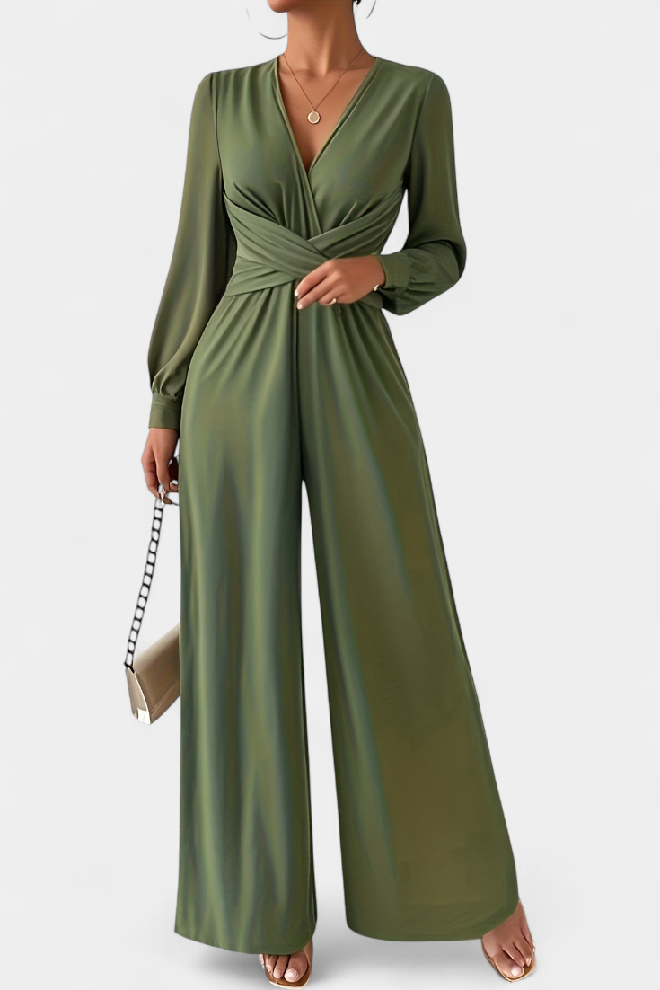 Conjunto profesional de mujer burdeos: chaqueta con escote V y pantalón formal, perfecto para negocios.