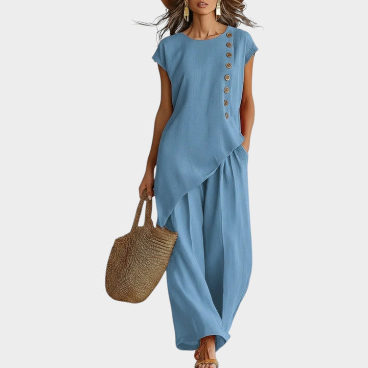 Conjunto de lino asimétrico para mujer con camisa fluida y botones. Estilo casual y fresco para verano.