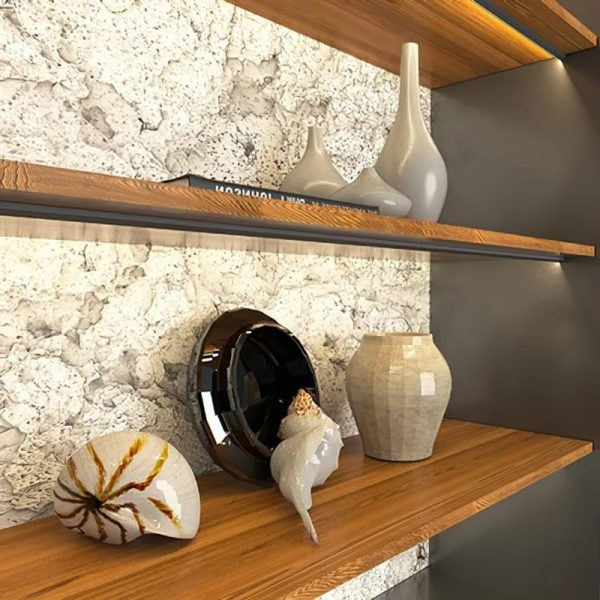 Tira LED 45 grados, diseño invisible y delgado. Iluminación oculta para muebles y vitrinas.