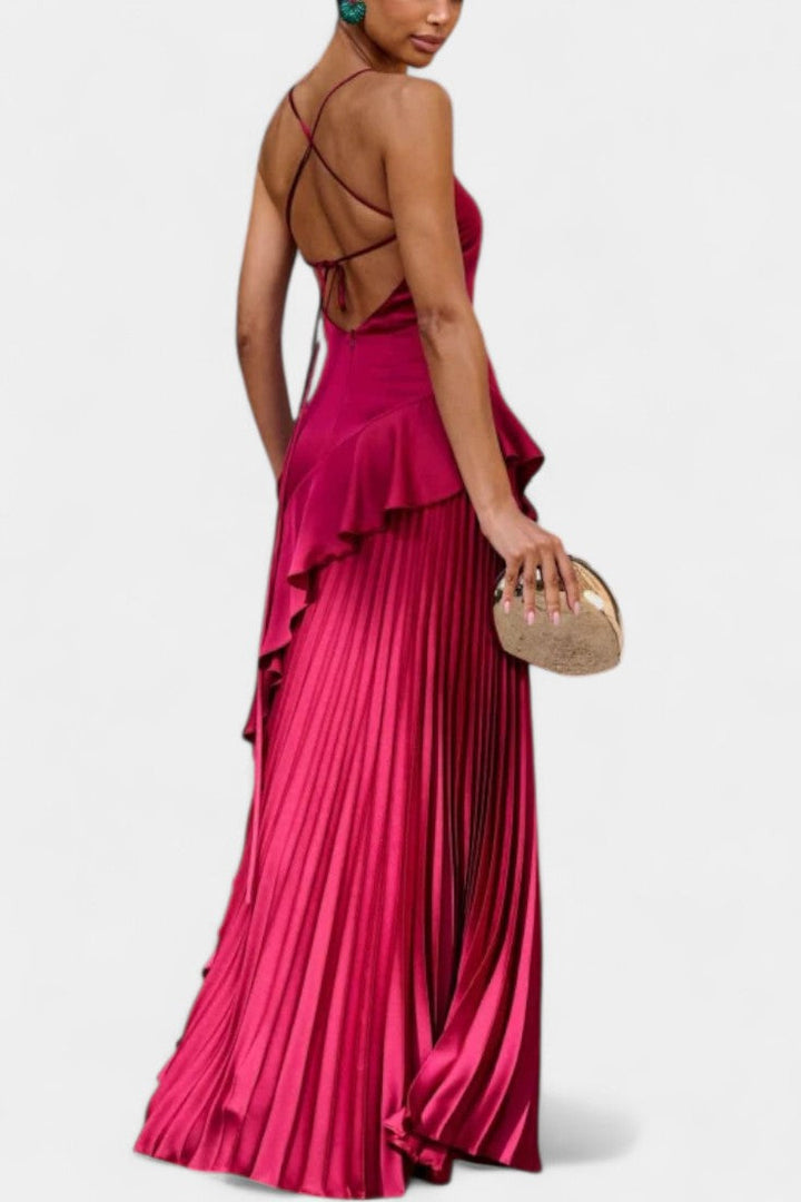 Maxi vestido rojo asimétrico de un hombro con volantes. Vestido de mujer elegante para ocasión especial y fiesta.