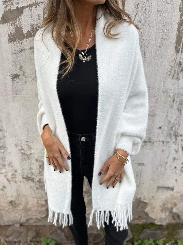 Abrigo MILA con flecos, chaqueta larga y cálida para mujer, estilo sofisticado y moderno.