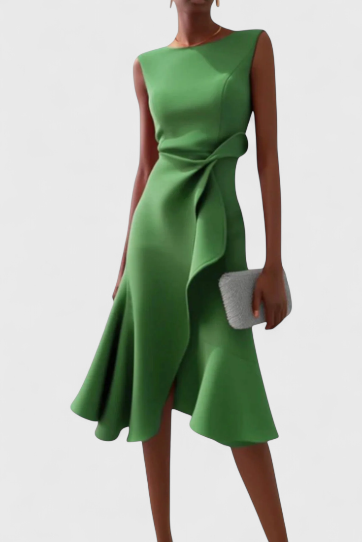 Vestido midi asimétrico de mujer con drapeado elegante para fiesta.