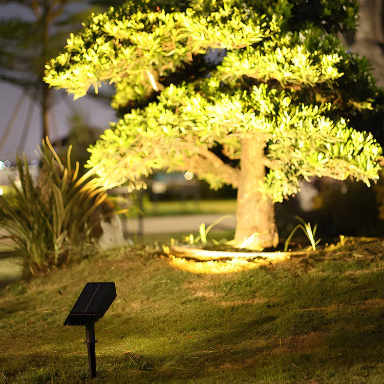 Foco solar LED RGB de exterior, ilumina terrazas y paisajes con luz ajustable y multicolor.
