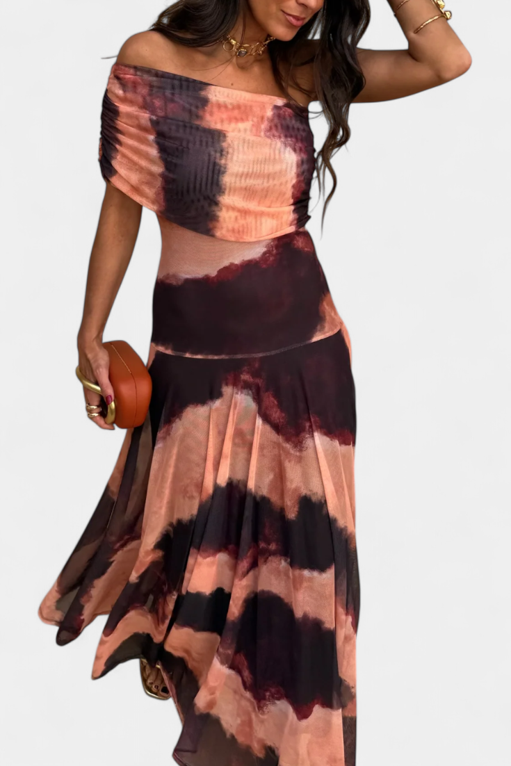 Moda femenina: vestido maxi tie-dye un hombro Jessamy, ideal para vacaciones en la playa.