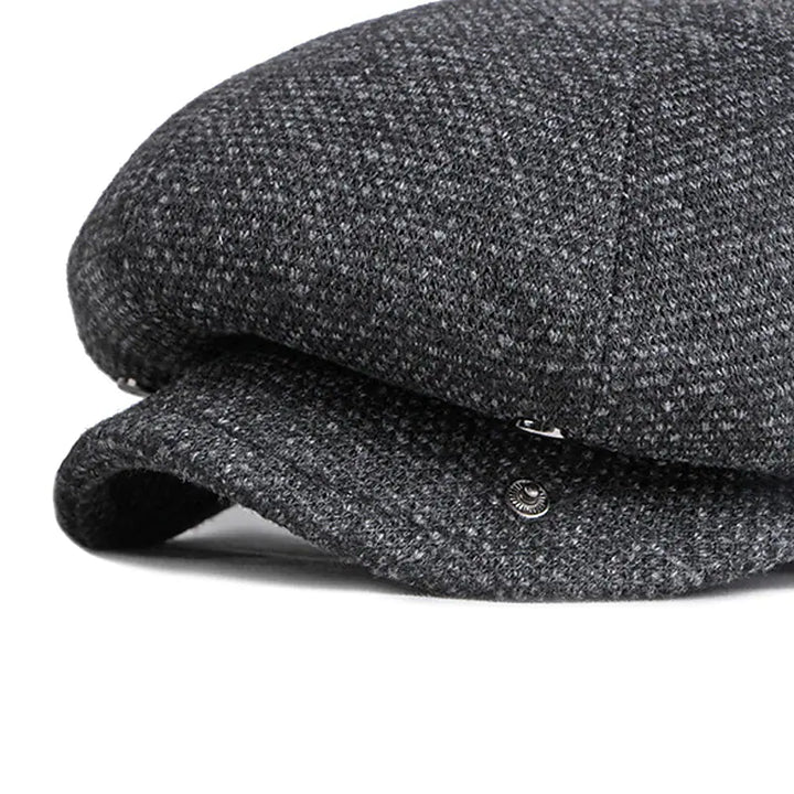 Gorra plana de moda clásica para hombres, estilo vintage disponible en tonos gris y marrón.
