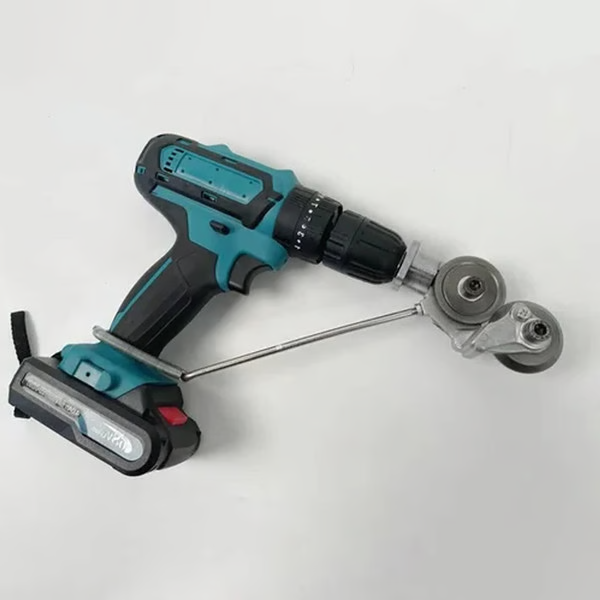 Herramienta manual de corte de metal. Este adaptador para taladro eléctrico facilita el corte preciso de láminas y placas.