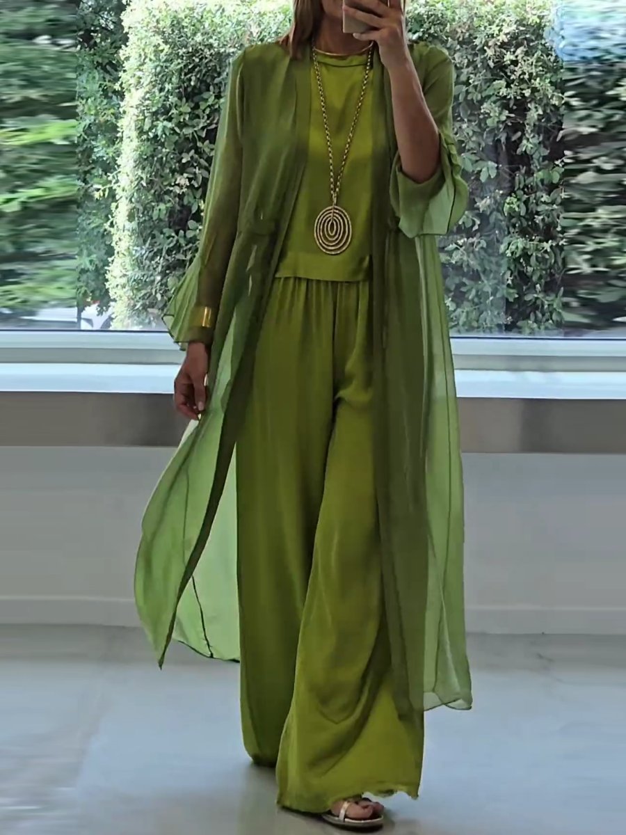 Conjunto versátil de moda femenina con capa. Pantalón ancho cómodo y top fluido para estilo casual chic de verano.