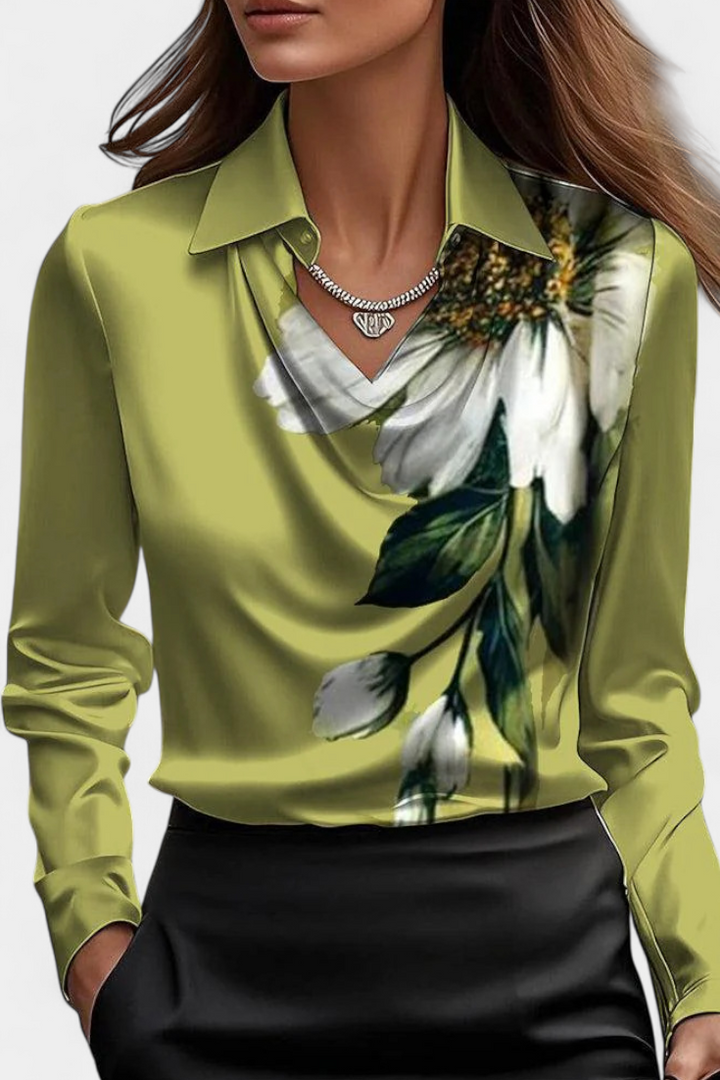 Ropa femenina: blusa Dilnaz satinada, elegante y versátil, ideal para el día a día.