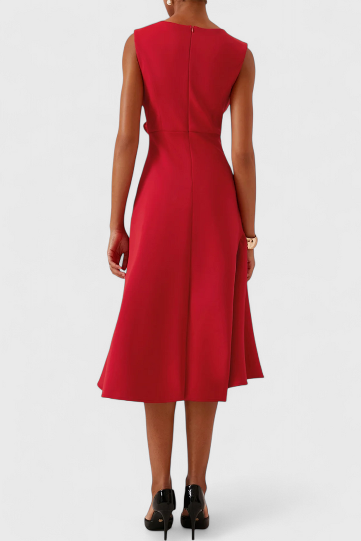 Vestido midi drapeado asimétrico, moda femenina para eventos de gala.