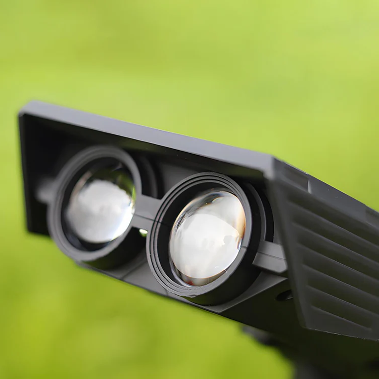 Foco solar LED RGB para jardín, iluminación de paisaje exterior con zoom y eficiencia energética.