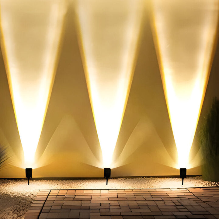 Foco LED solar inteligente Multizoom para jardín y terraza. Iluminación exterior ajustable y ecológica.